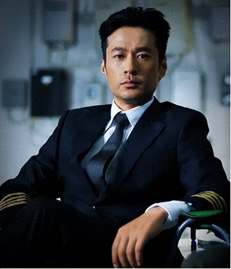 演员谭凯个人资料：51岁仍未婚，有北京户口依然选择定居青岛