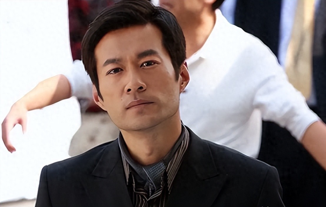 演员谭凯个人资料：51岁仍未婚，有北京户口依然选择定居青岛