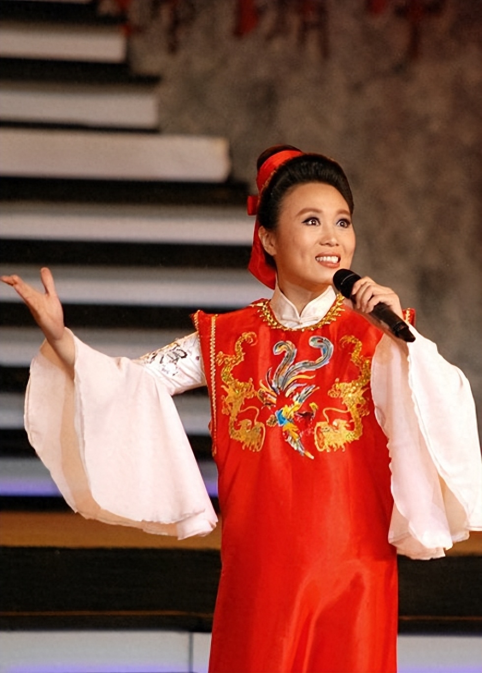 演员吴琼个人资料：我这辈子最正确的决定，就是和大11岁的婆婆处成姐妹