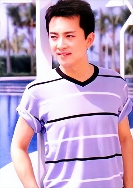 “央视才子”亚宁个人资料：被迫转型成总裁，53岁已满头白发婚姻成谜