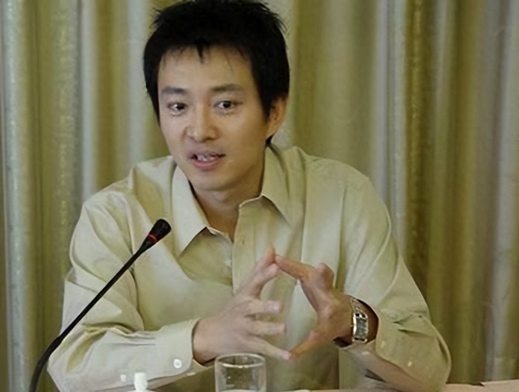 “央视才子”亚宁个人资料：被迫转型成总裁，53岁已满头白发婚姻成谜