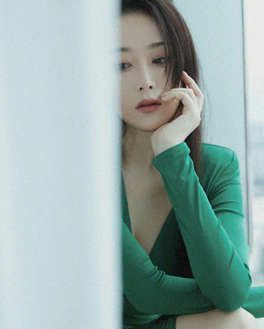 张馨予个人资料:从平面模特到军嫂,她的故事充满了戏剧性的转变和挑战