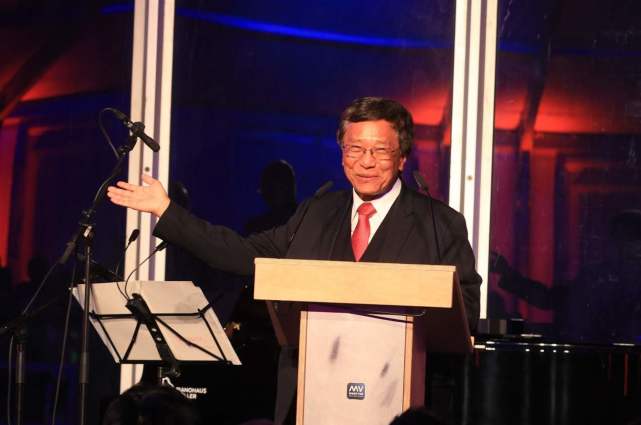 中国赌王是谁(中国真正赌王不是何鸿燊,而是这个福建人,身家千亿却喜欢坐地铁)