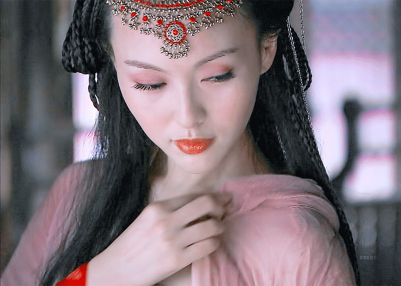 紫萱是谁演的(唐嫣的紫萱,让不少观众第一眼惊为天人)