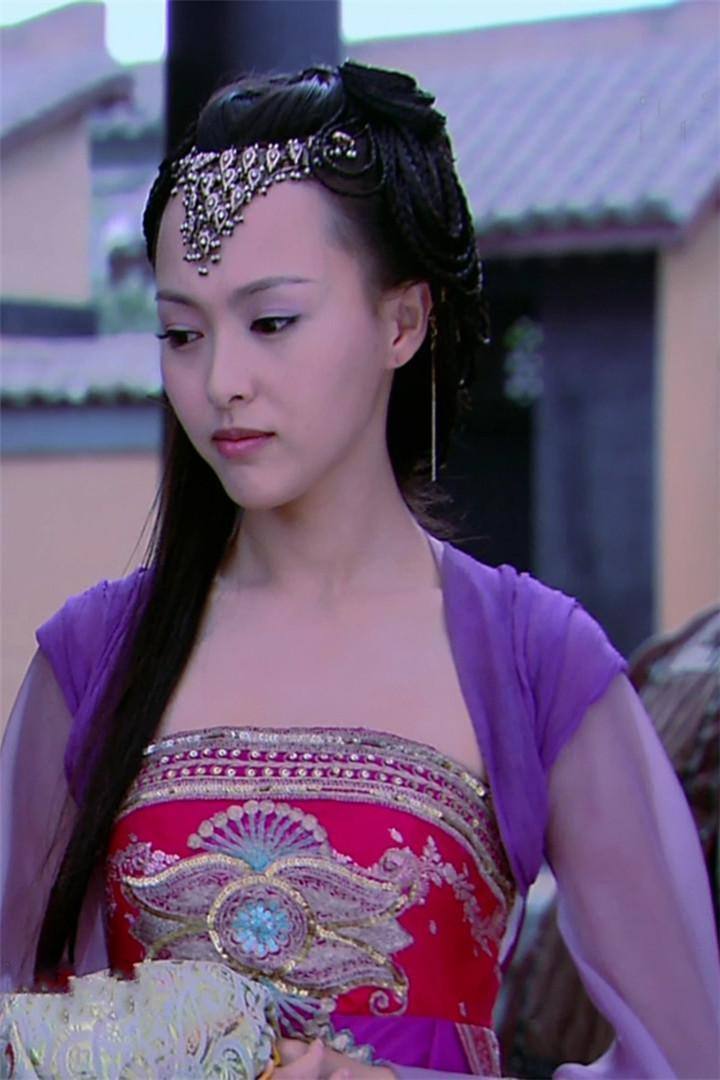 紫萱是谁演的(唐嫣的紫萱,让不少观众第一眼惊为天人)